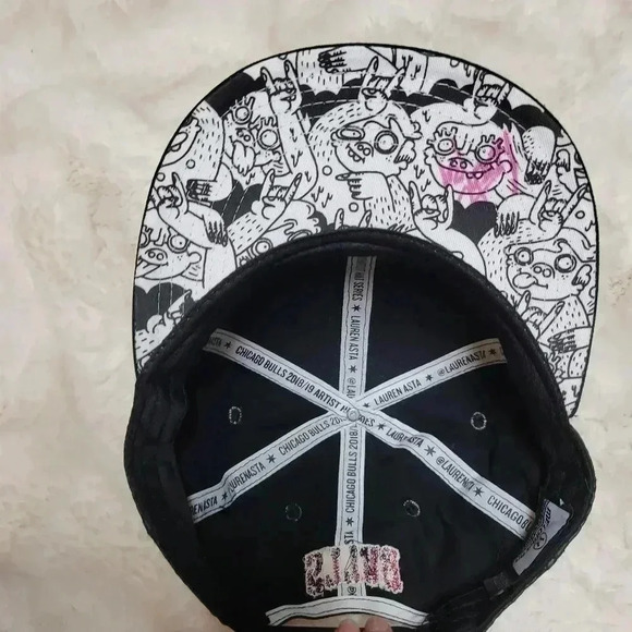 SIGNED Chicago Bulls NBA Hat Artist Series Lauren Asta Cap Hat 18-19 Mel… - Picture 6 of 7